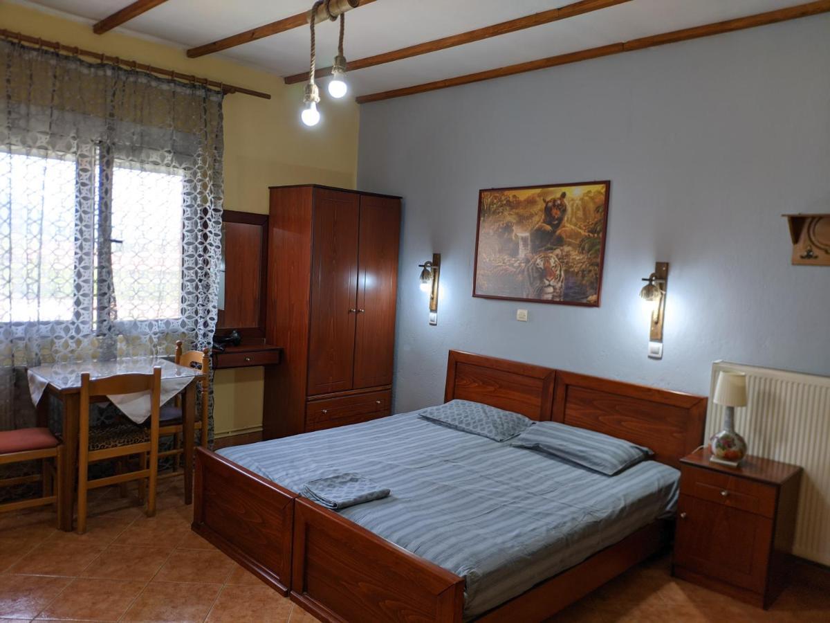Alexandros Guesthouse Orma Luaran gambar