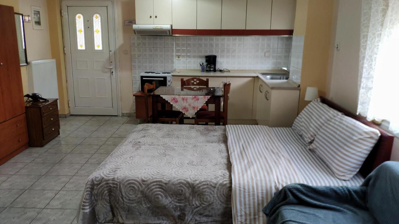 Alexandros Guesthouse Orma Luaran gambar