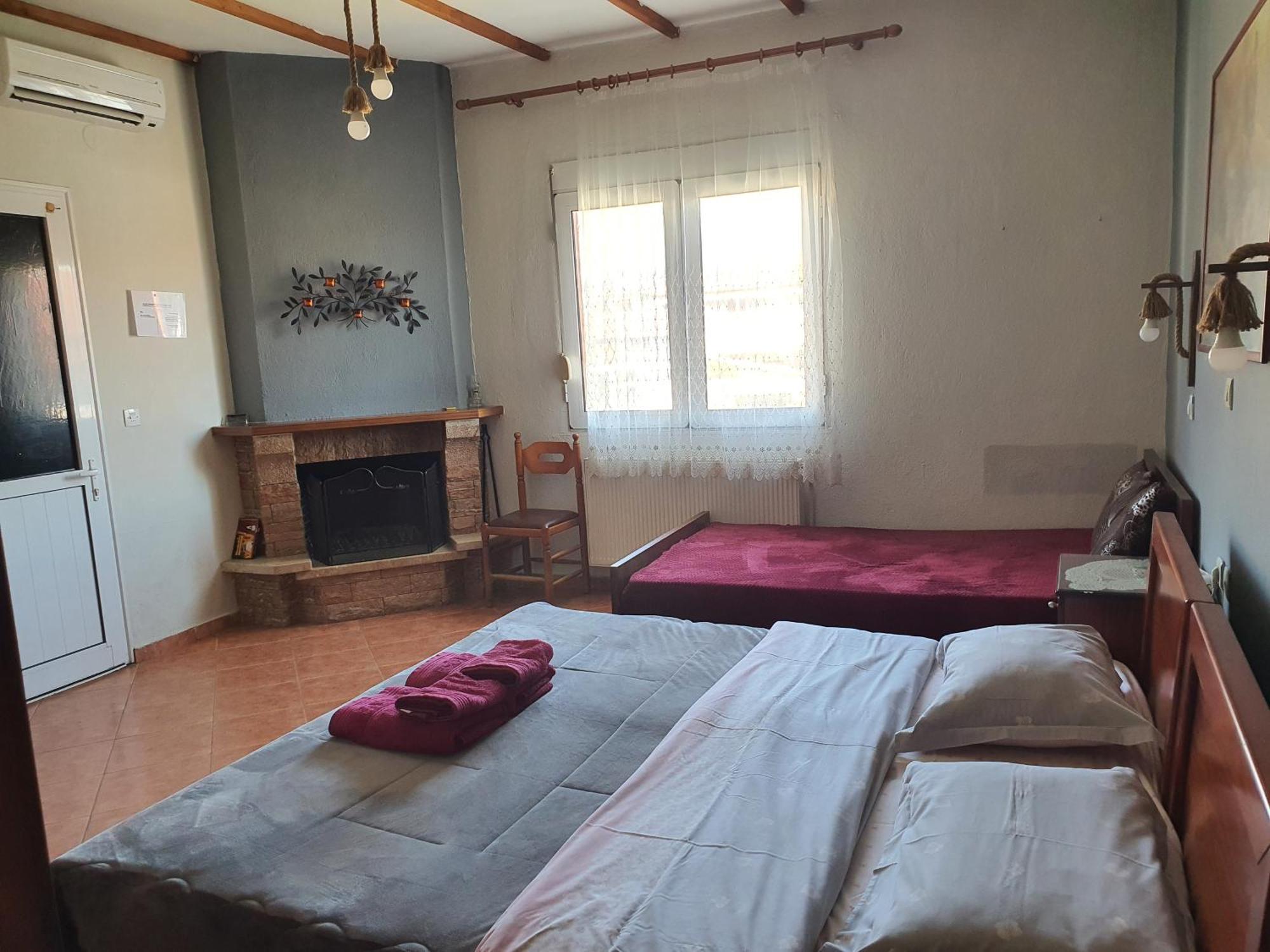 Alexandros Guesthouse Orma Luaran gambar